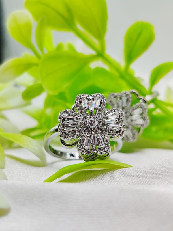 1 Piece Imported Dazzling Movable Floral Blossom Adjustable Rings
