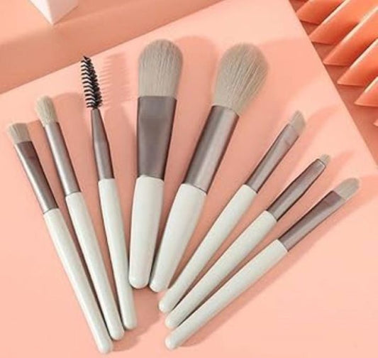 8 Pieces Cute Mini Brushes Pack - Random Color
