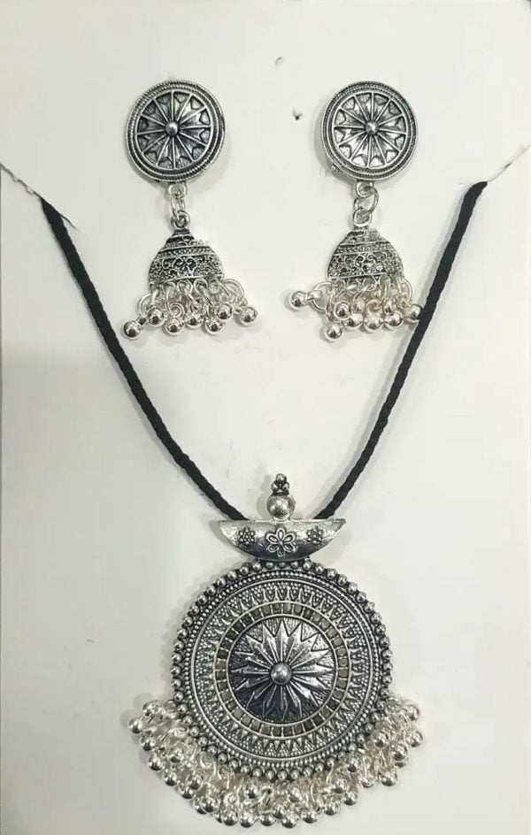 Decent Afghani Pendants With Earrings For Women All Agess