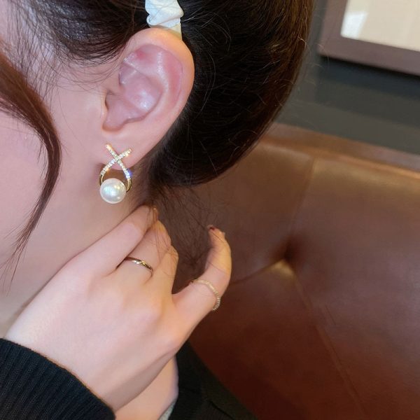 New Inlaid Rhinestone Pearl Stud Earrings for Women Personality Fashion Unique Cross Ear Wedding Jewelry Birthday Gift