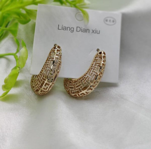 Gold Flower Drop Earrings – Sparkle & Style