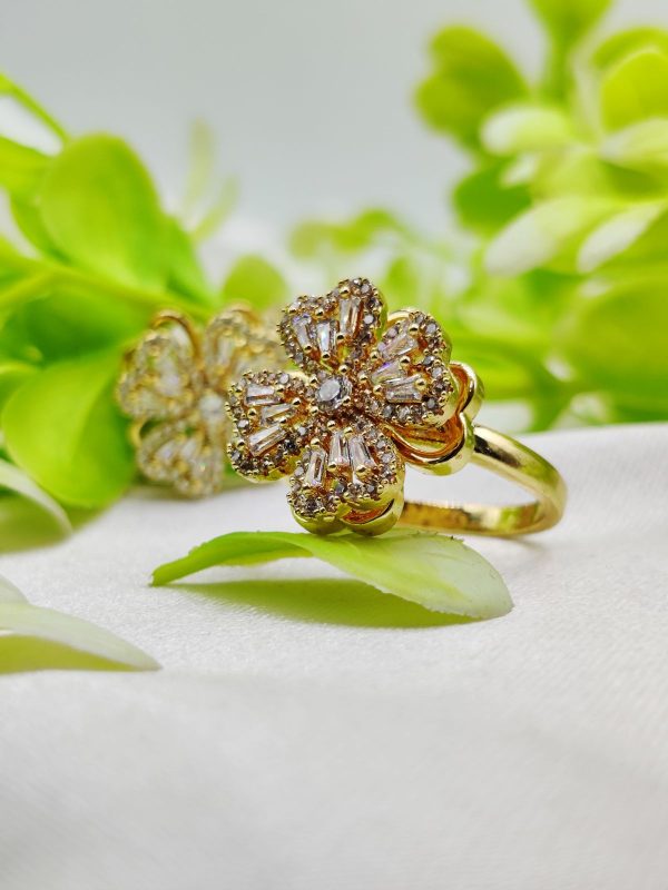 1 Piece Imported Dazzling Movable Floral Blossom Adjustable Rings
