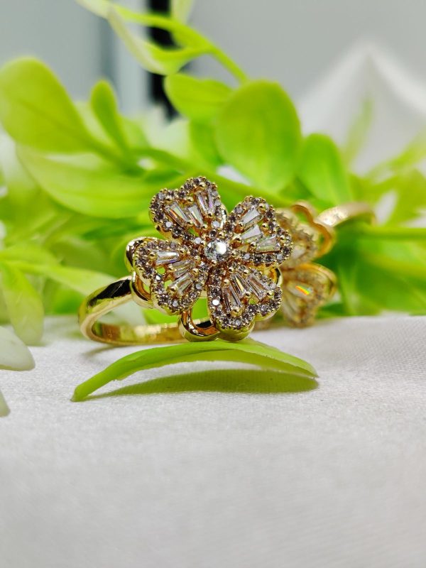 1 Piece Imported Dazzling Movable Floral Blossom Adjustable Rings