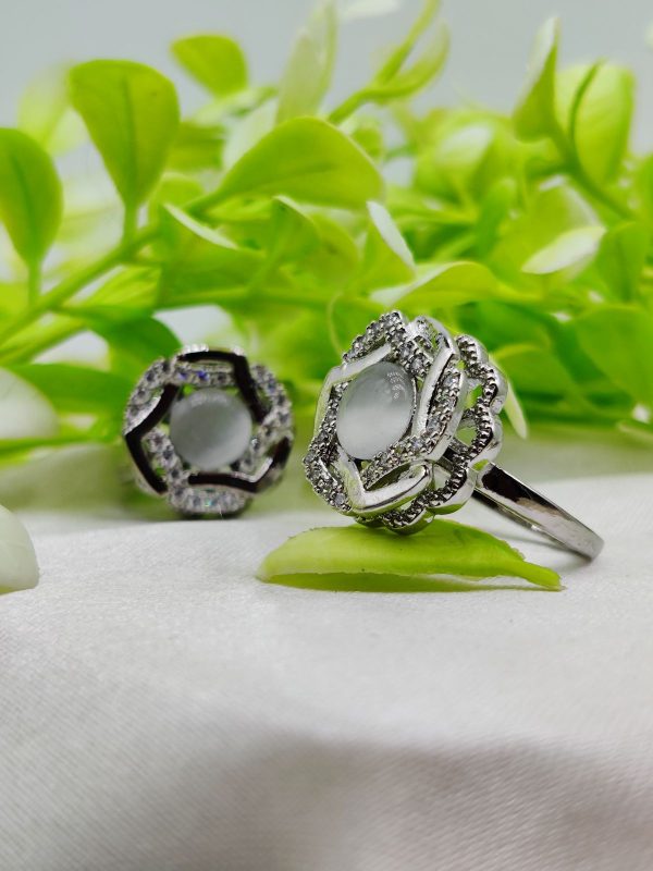 1 Piece Imported Elegant Dual-tone Floral Gemstone Rings – Timeless Design| Luxurious Design Ring | Adjustable Ring