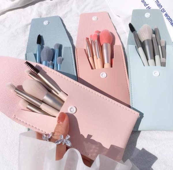 8 Pieces Cute Brushes With Leather Pouch - Random Color