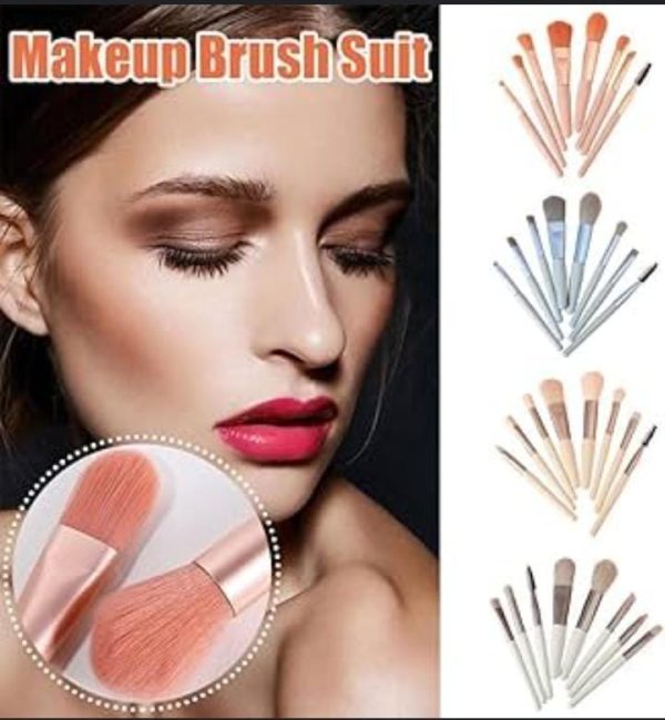 8 Pieces Cute Mini Brushes Pack - Random Color