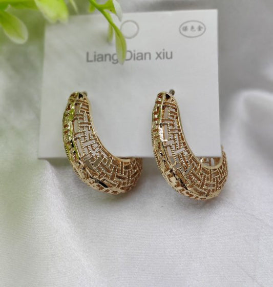 Gold Flower Drop Earrings – Sparkle & Style